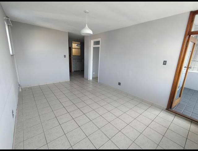 1.5 BEDROOM APARTMENT TO LET IN ESSENWOOD